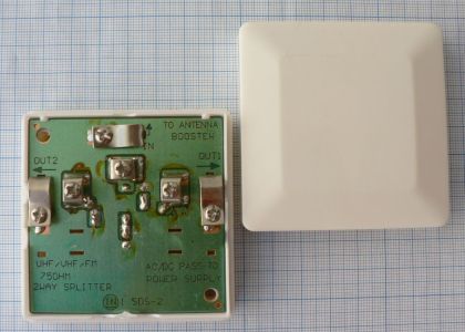 Spliter/distribuitor de semnal  1*IN-2*OUT, in banda de 40-860Mhz,  power pass
