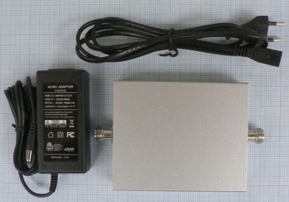Amplificator/repetor de semnal pentru reteaua GSM, pentru suprafete de  100-300mp