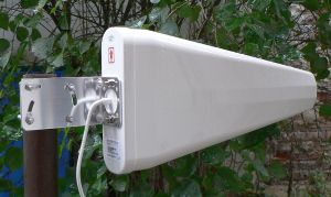 Antena panou, pentru stabilizare/amplificare a semnalului GSM/DCS/3G, max 13 dBi