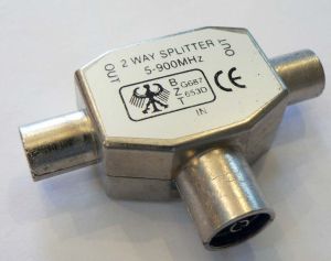 Spliter/distribuitor de semnal  1*IN-2*OUT, in banda de 5-900Mhz