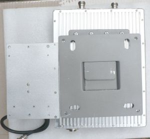 Amplificator/repetor de semnal pentru reteaua NMT/CDMA-450, pentru suprafete de 800m